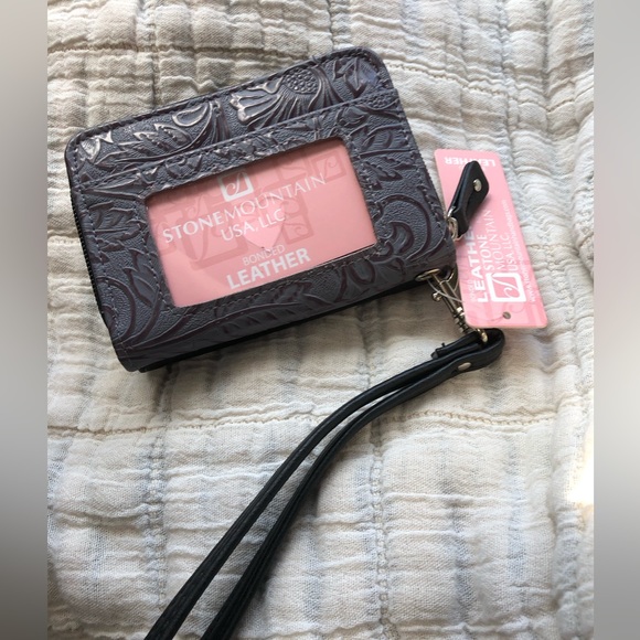 Stone Mountain Lilac Lavender Embossed Genuine Leather Wristlet & Wallet 2-in-1 - Picture 3 of 4